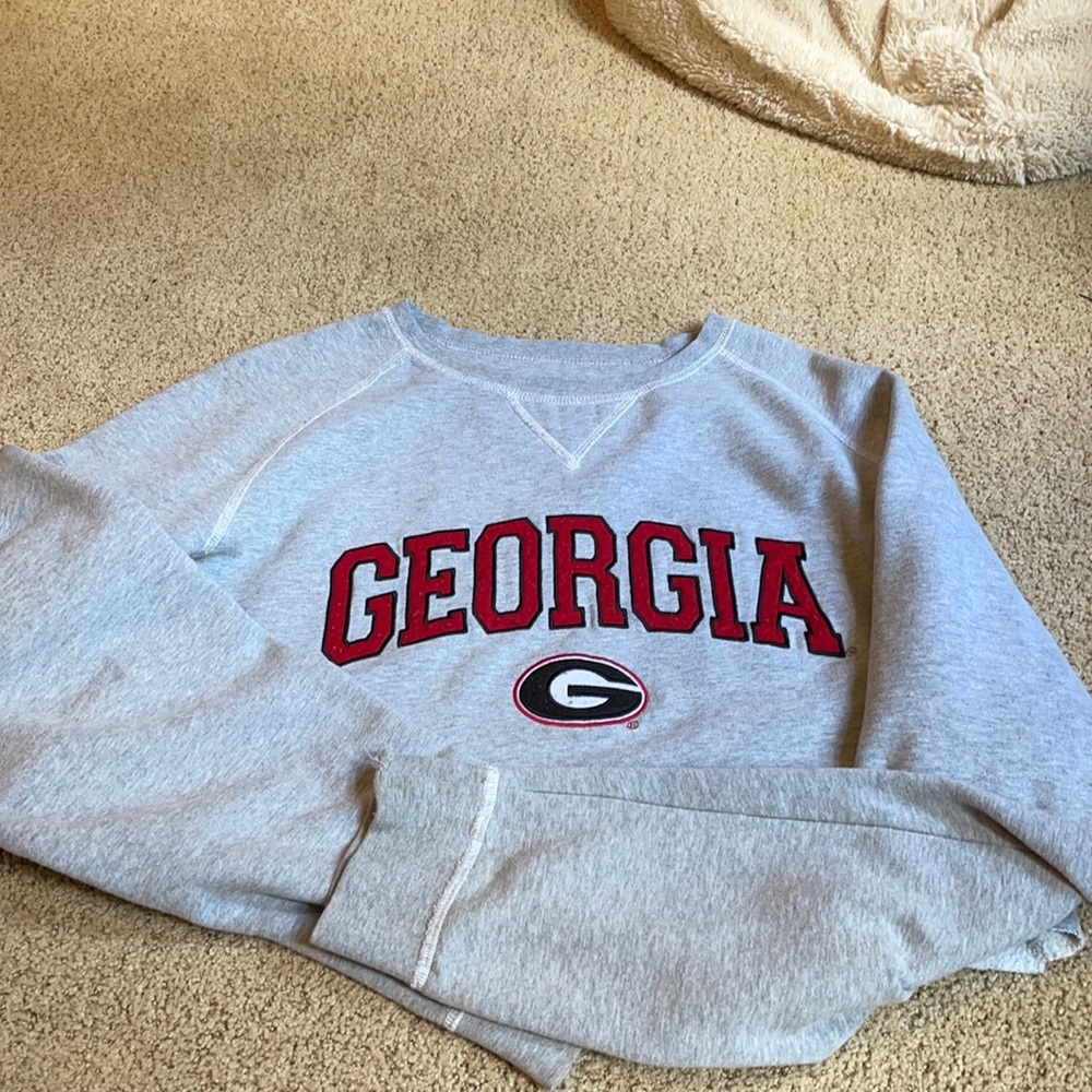 a cropped georgia sweatshirt